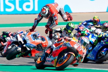 MotoGP: Полная раскадровка и видео инцидента Хорхе Лоренцо на AragonGP