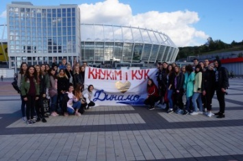 Студенты Киевского национального университета культуры и искусств поддерживают «Динамо» Киев!