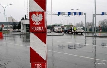 На границе с Польшей образовались длинные очереди