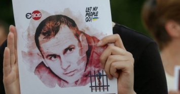 Известные французы продолжают акцию в поддержку Сенцова (фото)