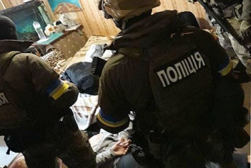 В Киеве задержаны двое аферистов, подделавших документы на квартиры