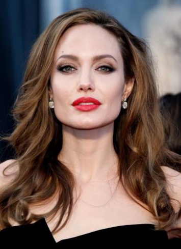 Анджелина Джоли кардинально изменила внешность и стала блондинкой