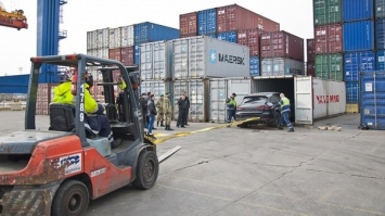 Подозреваемый в краже 37 контейнеров одесский таможенник вышел на свободу