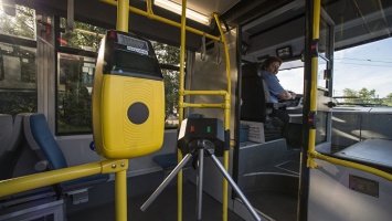 С октября в Крыму проезд в троллейбусах можно будет оплатить "пластиком"