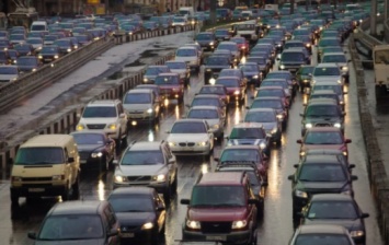 Киев замер в жутких пробках в предчувствии выходных: раскрыты масштабы транспортного коллапса