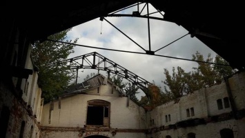 В Харьковской области варварски разрушают старинную усадьбу (фото)