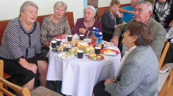Пенсионеров в Татарбунарах поздравили с Международным днем пожилых людей
