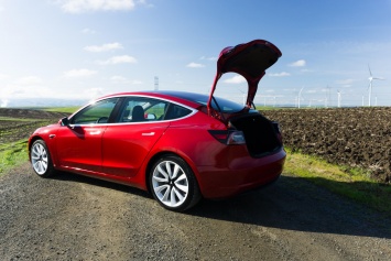 Tesla смогла выполнить план по выпуску Model 3
