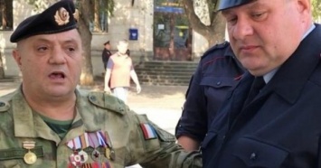 Тут жизни нет: главарь "крымских ополченцев" объявил голодовку и был покаран