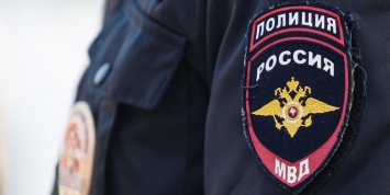 В Таганроге полицейский донес на коллег из-за советского плаката со свастикой