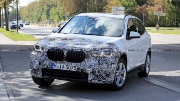 BMW X1 в обновленном кузове попался шпионам