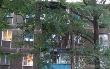 ЧП на Днепропетровщине: пенсионерка чуть не упала с балкона