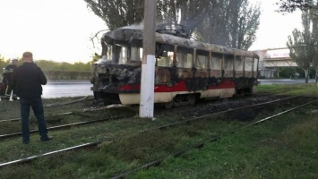 В Мариуполе сгорел трамвай, который купили в прошлом году