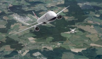 Ученые столкнули дрон с крылом самолета на скорости 383 км/ч