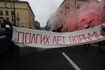 Активисты из Петербурга в день рождения Путина пожелали ему «долгих лет тюрьмы»