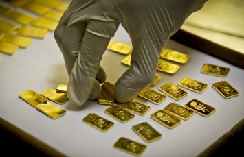 Таможенники нашли в сумочке у украинки золотые слитки