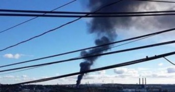 В Канаде на заводе по переработке нефти прогремел взрыв и поднялся огромный столб дыма