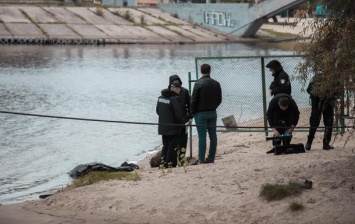 В Киеве на берегу Днепра нашли труп женщины