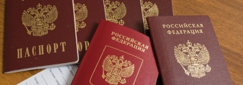 Миллионы украинцев готовы стать в очередь за паспортами России и Польши