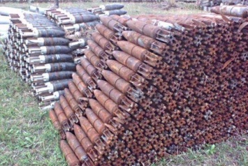 Ржавые снаряды под открытым небом. Опубликованы фото склада в Ичне до взрывов