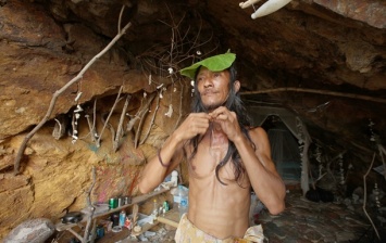 В Таиланде "Казанова" из пещеры хвастает трофеями