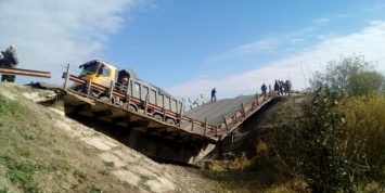 В России обрушился второй за день автомобильный мост