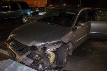 В Киеве на перекрестке улиц Елены Телиги и Ольжича Ford разбил Volkswagen и скрылся