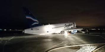 Появилось видео с попавшим в ЧП самолетом SSJ-100 в Якутске