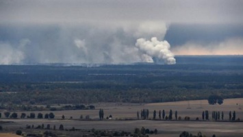 Пожар на складах в Украине привел в боеготовность пожарные поезда и самолеты