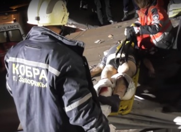 В Запорожье мужчина разбился, упав на крышу магазина (Видео)