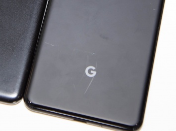 За неполные сутки на части смартфонов Google Pixel 3 XL облезла краска