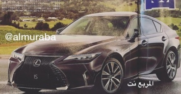 Официальные фото нового Lexus IS появились на обложке журнала