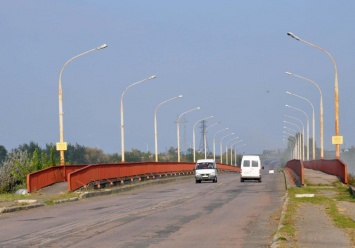 В Николаевской области начались работы по реконструкции наружного освещения на мосту через Ташлык