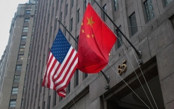 США и Китай приближаются к "новой холодной войне" - Bloomberg