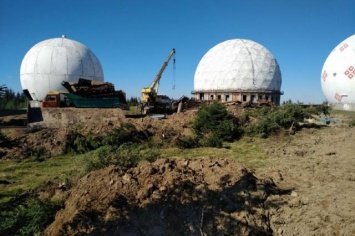 Военный объект на металлолом: зачем «режут» остатки станции ПВО «Памира» в Карпатах? (ФОТО)