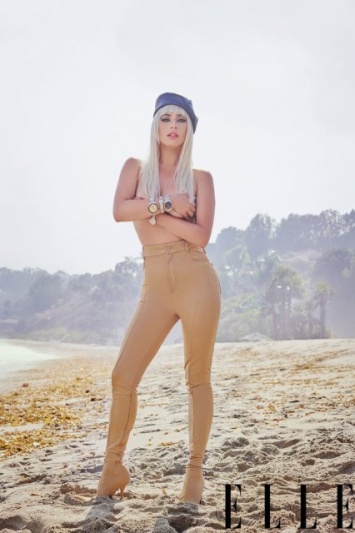 Леди Гага позировала топлес для модного глянца