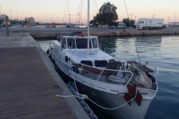 В Средиземном море задержали украинскую яхту с 60 мигрантами