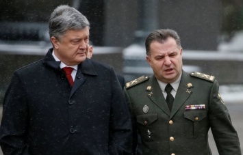 Сохранение Полторака на своей должности сильно бьет по рейтингам Порошенко - политолог