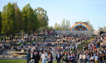 Футбол со звездами, большой концерт и съемки популярной программы: как в Запорожье за одни выходные отметят 4 праздника