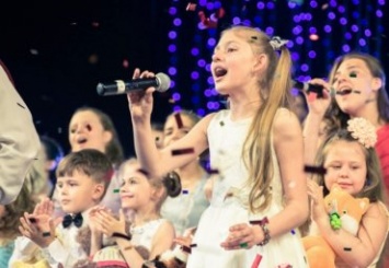 Детский хор в России пел блатные песни на корпоративе налоговиков