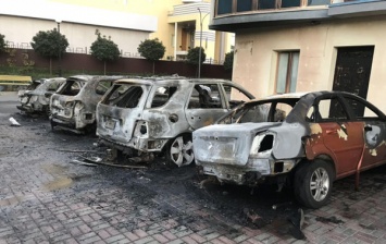В центре Харькова за ночь сгорели сразу пять автомобилей
