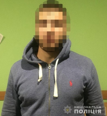 Драка в Черноморске: пьяный неадекват проломил голову двоим таксистам, которые вступились за девушку