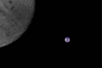 Китайские студенты отправили в космос самодельный спутник и впервые сделали снимок Земли с Луной