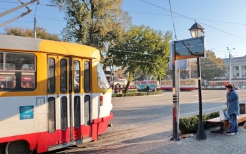 На Старосенной площади установили первое табло на трамвайной конечной (ФОТО)