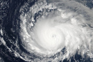 На Португалию и Испанию надвигается мощный ураган "Лесли"