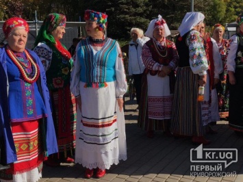 Вокалисты со всей Украины съехались в Кривой Рог на фестиваль козацкой песни