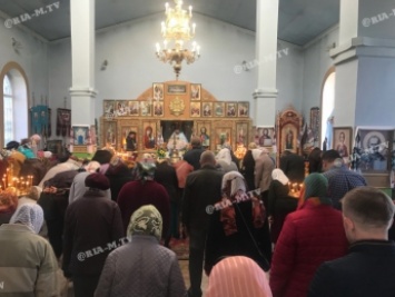 Страсти вокруг церковной темы никак не сказались на праздничном настроении православных Мелитополя (фоторепортаж)