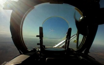 Вертолет ВСУ сбил российский беспилотник на Донбассе: опубликовано зрелищное видео