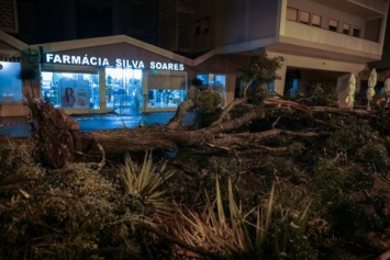 Ураган "Лесли" оставил около 300 тыс. домов в Португалии без света