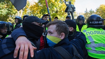 В Киеве проходит марш националистов по случаю годовщины создания УПА*